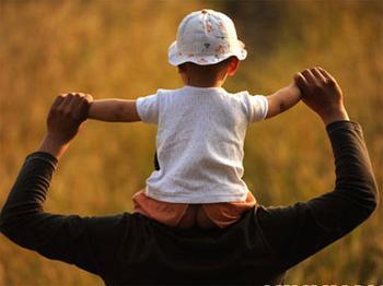 孩子的成长需要父爱的呵护