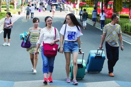 大学开学,家长给够了钱为何大一新生还是不够花