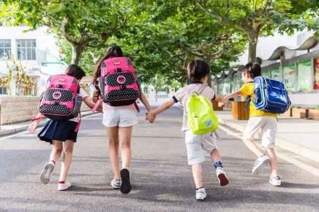 今天北京百万中小学生的暑假开始了,假期健康“打卡”不能停