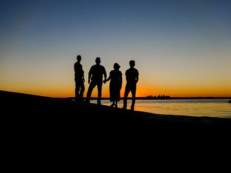 11、当代经济区域集团化和全球一体化趋势加...