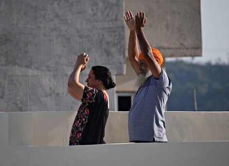 1、请小老师教读生字。