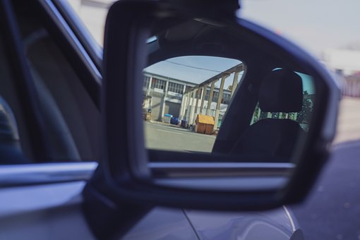 3、“以人为本”，这是新课程教育思想的体...