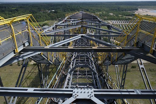 破折号作为一种多功能的标点符号,在汉语写...