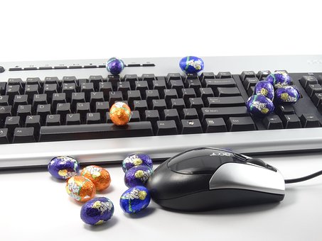 当维新派提出建设新都、改元等激进措施时，...