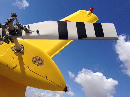 现在进行时指当前时间正在发生的动作。常与...