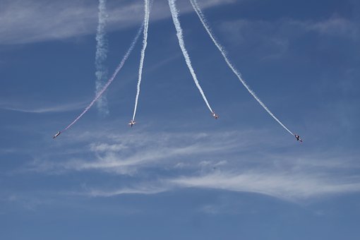 3、他(不但)聪明,(而且)勤奋。