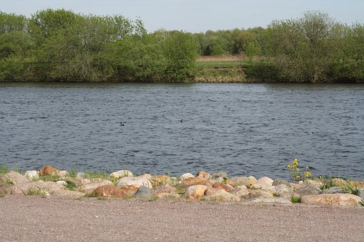 女儿谈恋爱了怎么教育