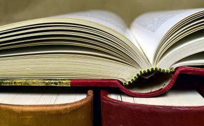 2、业绩积累:在日常工作中,要注重积累教...