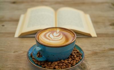 要适时穿插写作课。作文是半壁江山,写作能...