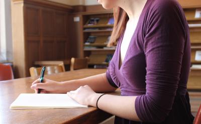 由于铁路运输成本中线路等固定成本所占比例...