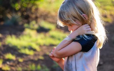 全社会共同努力解决欺负问题