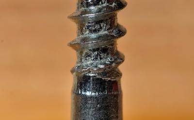 摇头晃脑:脑袋摇来摇去。形容自己感觉很有...