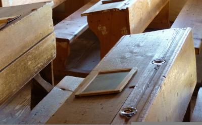 (现在)我们的孩子不是已经到了该会走路的时...