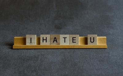 姓名权的保护不仅体现在个人的选择自由上，...