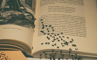 人们对丑闻的兴趣源于多种复杂的心理因素。...