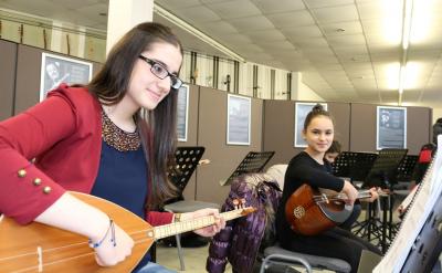 青春仿佛是一种宣言,它昭示着自古英雄出少...