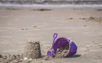 第一题的情境设计为希望工程捐款,在问题的...