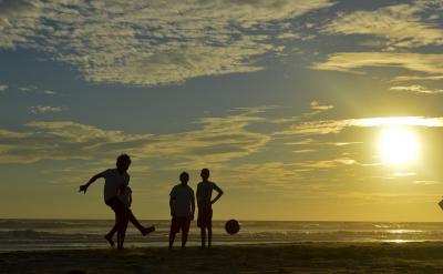 本课的板书设计力求突出重点,反映课文的思...