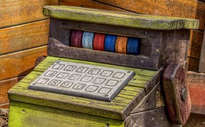 A 大自然的美感 B 荒凉的草原之景 C 丰收的...