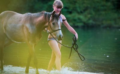 专家建议,日常饮食中可以适量添加豆浆、豆...