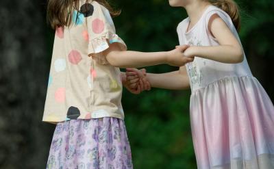 2. 长度:在材料和横截面积相同的情况下,...