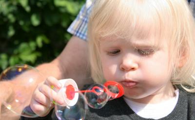 合理调配人力资源,在重点时期可临时招募志...