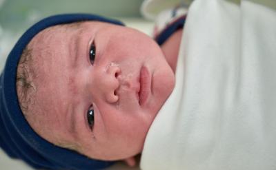 流星的亮度与其质量、速度和进入大气层的角...