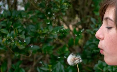 痊愈后乘公共汽车时再不敢戴着耳机听录音学...
