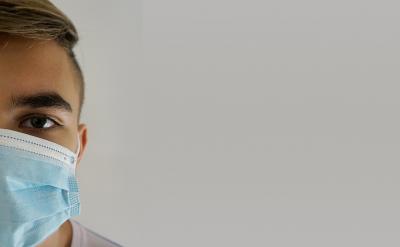 其次,父母的过度炫耀可能无意中传递给孩子...