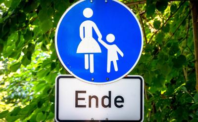 第三周：通研教材，把握教材重难点。集体备...