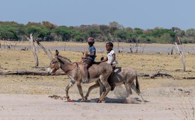 克服自卑心理是一个长期而艰巨的过程，它需...
