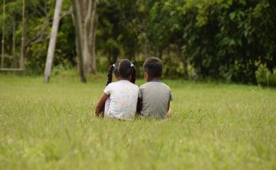 那些土豪们,花天酒地,声色犬马的所谓快乐...