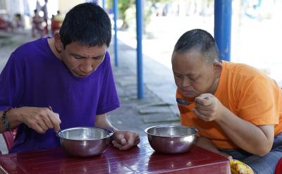 7. 读一至两本教育教学论著。勤写教学札记...