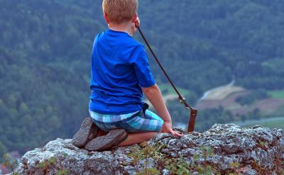例:每假借于藏书之家(《送东阳马生序》)