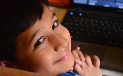 在磨砺中走向自强。一个人走向自强的过程,...