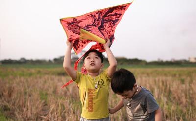 这样，不断帮助他解决一些问题，他的转学的...