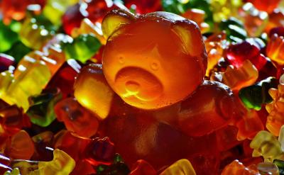 情境与问题方面。新课标主要体现发展抽象意...