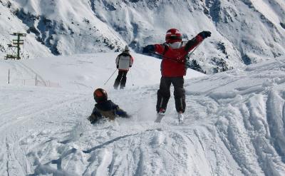 第二,对于多数人来说,变是必然的,不变是...