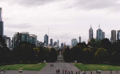 三、鼓励孩子多与人交流