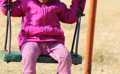 不要强迫孩子立即盲目地服从他人