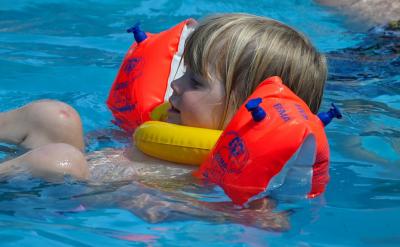 董小宛的名声逐渐传遍了江南地区,许多文人...