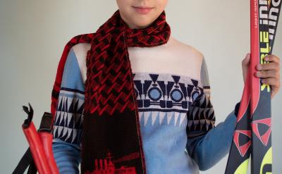 简析:幻灯机是利用凸透镜成放大、倒立、实...