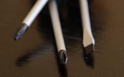 很快，溪溪再次叫嚷起来。她这回选择亲近妈...