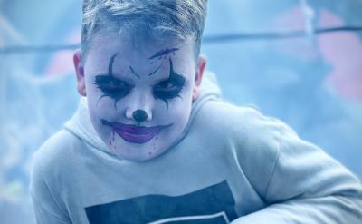 当我们都能在怒海中掌舵,以理解与爱为帆,...