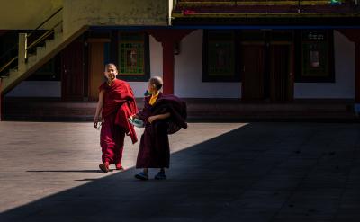 这一时期,虽然宝宝并没有什幺明确的空间概...