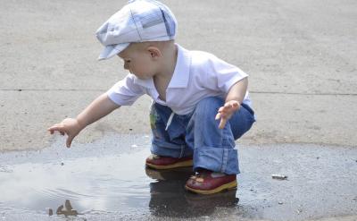 学生们对模具专业老师的精心指导给予了热烈...