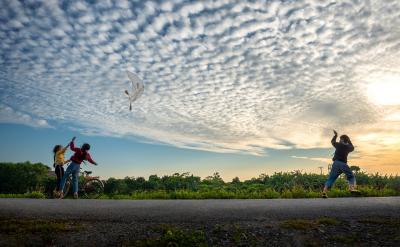 溶液中含有氢离子,而过氧根在氢离子的作用...