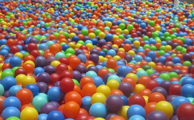 ���ѧ����΢Ц�ı�������˶�Բ��԰���...