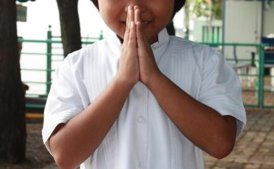 于是,我让学生寻找科学家研究科学的故事来...