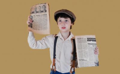 因此,赏析这类诗歌时抓住标题中交代的主要...